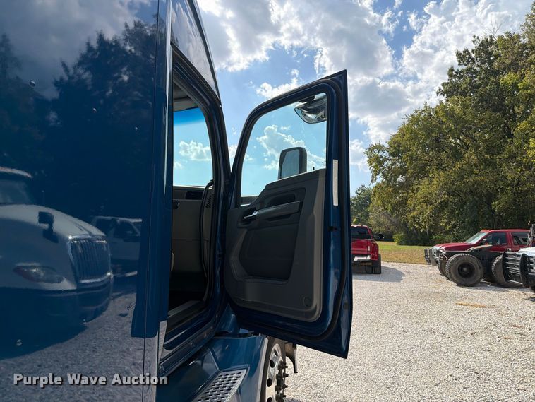 image for item FT6356 2019 Kenworth T680 semi truck