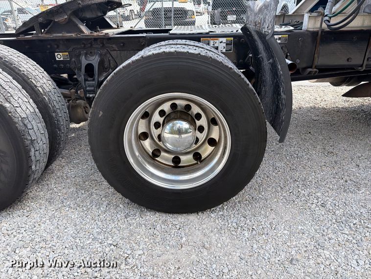 image for item FT6356 2019 Kenworth T680 semi truck