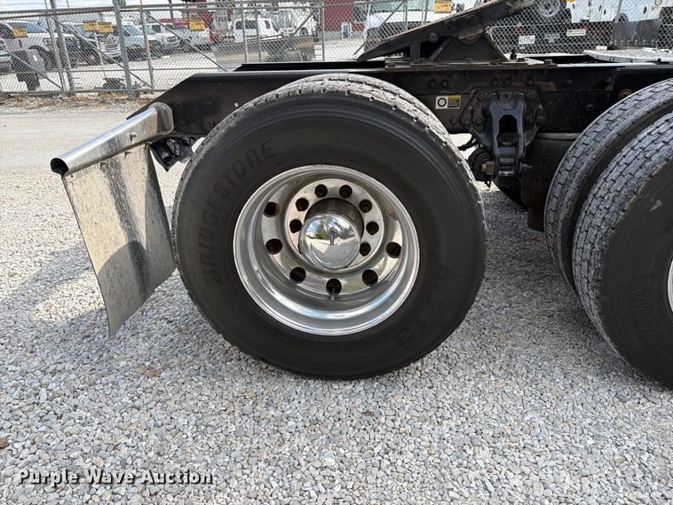 image for item FT6356 2019 Kenworth T680 semi truck