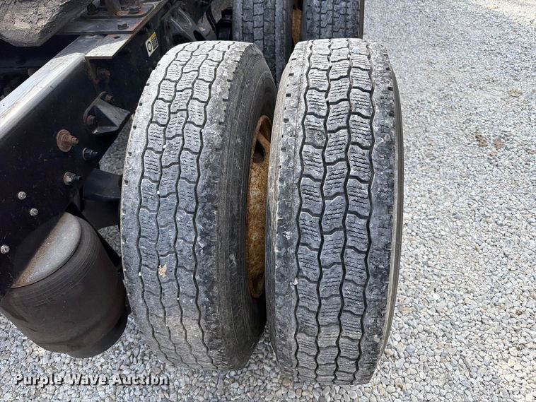 image for item FT6356 2019 Kenworth T680 semi truck