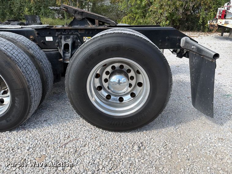 image for item FT6356 2019 Kenworth T680 semi truck