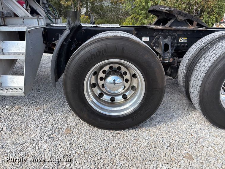 image for item FT6356 2019 Kenworth T680 semi truck