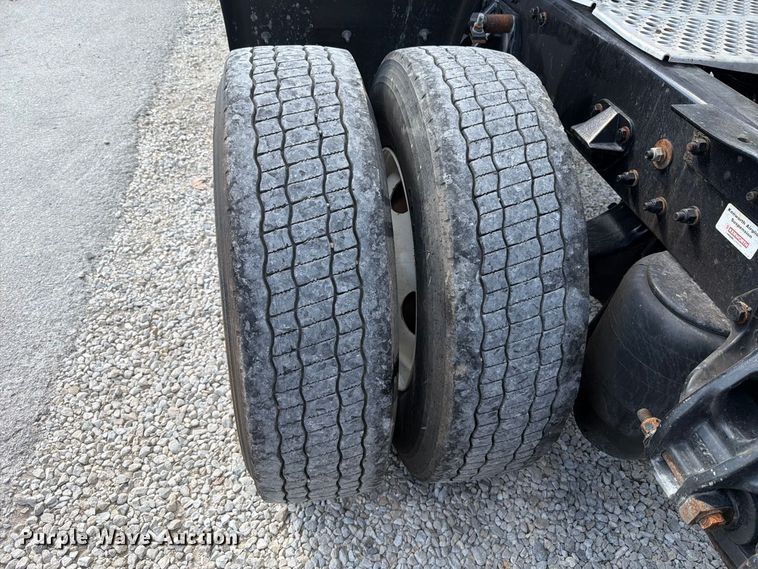 image for item FT6356 2019 Kenworth T680 semi truck