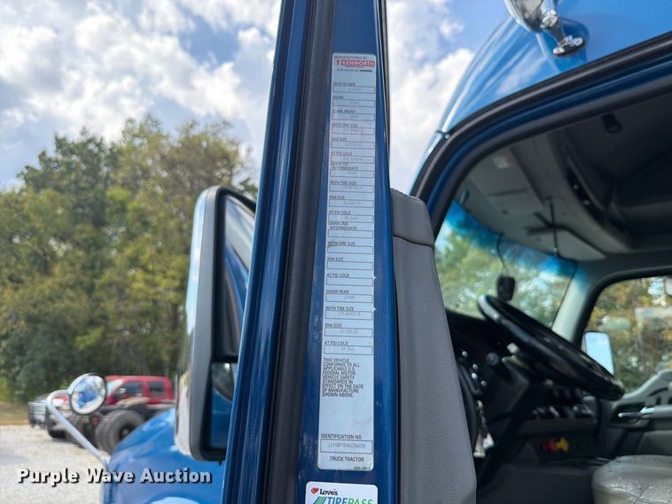 image for item FT6356 2019 Kenworth T680 semi truck