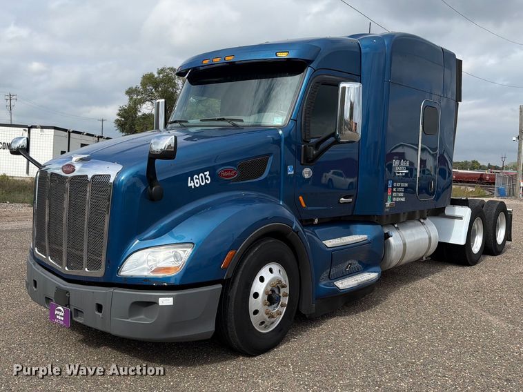 image for item FT7530 2017 Peterbilt 579 semi truck