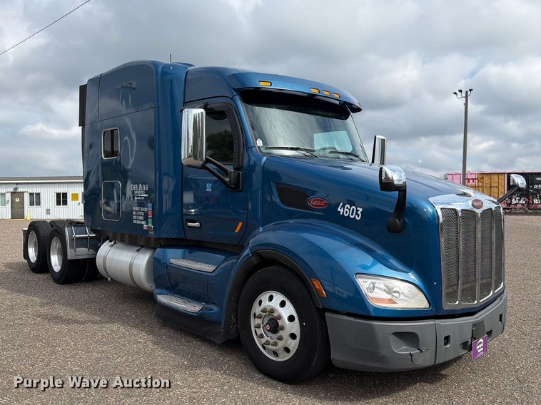 image for item FT7530 2017 Peterbilt 579 semi truck