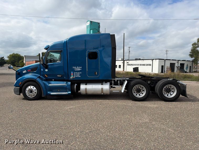 image for item FT7530 2017 Peterbilt 579 semi truck