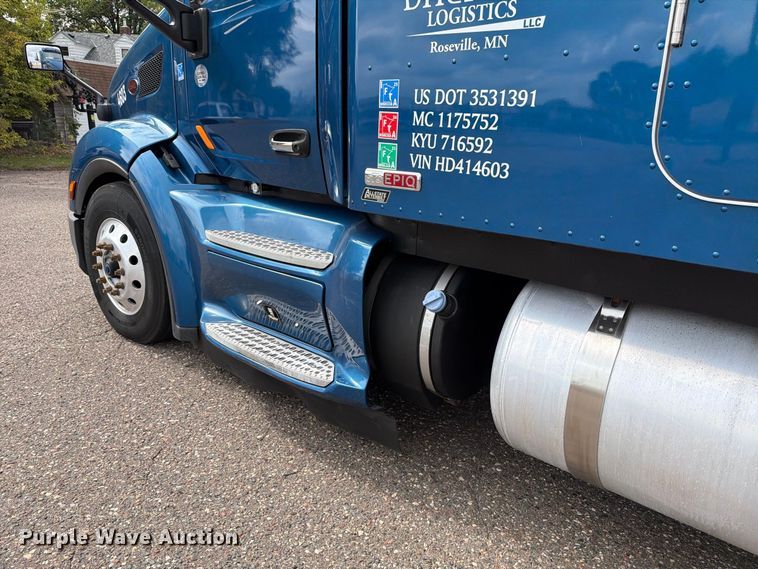 image for item FT7530 2017 Peterbilt 579 semi truck