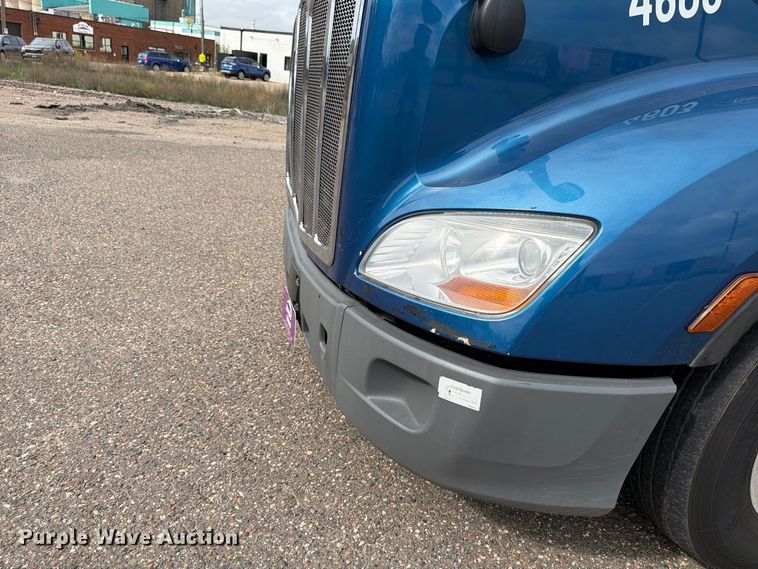 image for item FT7530 2017 Peterbilt 579 semi truck