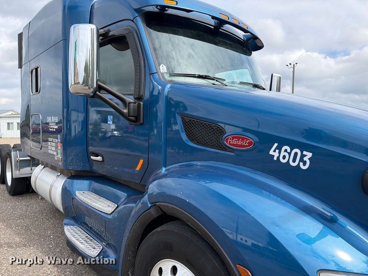 image for item FT7530 2017 Peterbilt 579 semi truck