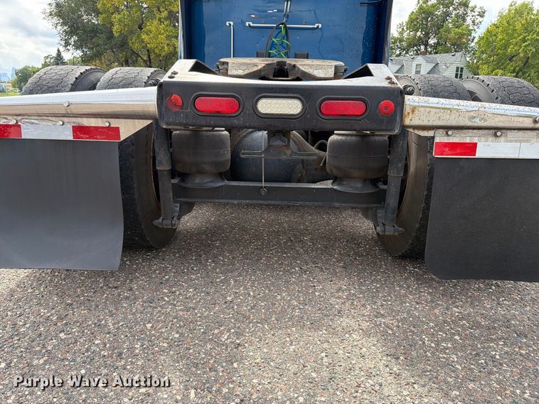 image for item FT7530 2017 Peterbilt 579 semi truck
