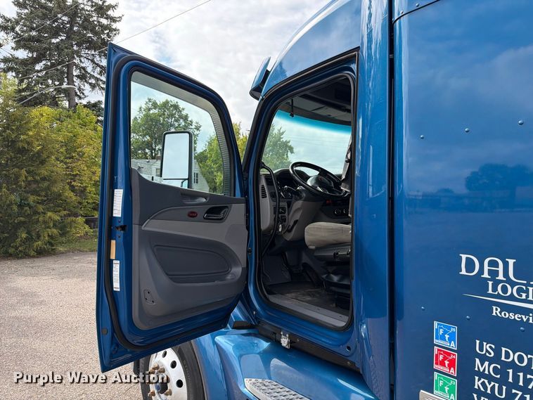 image for item FT7530 2017 Peterbilt 579 semi truck