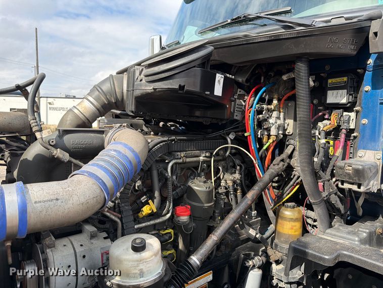 image for item FT7530 2017 Peterbilt 579 semi truck
