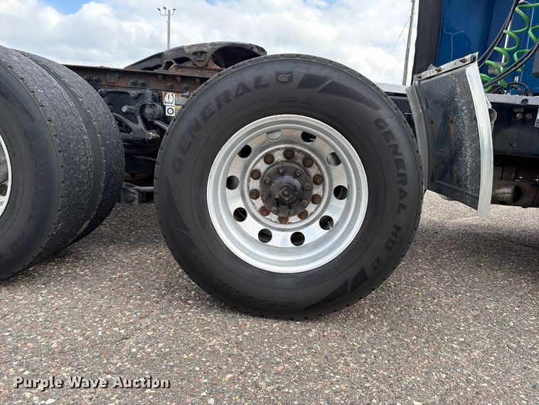 image for item FT7530 2017 Peterbilt 579 semi truck