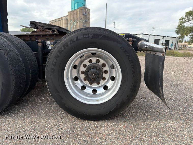 image for item FT7530 2017 Peterbilt 579 semi truck