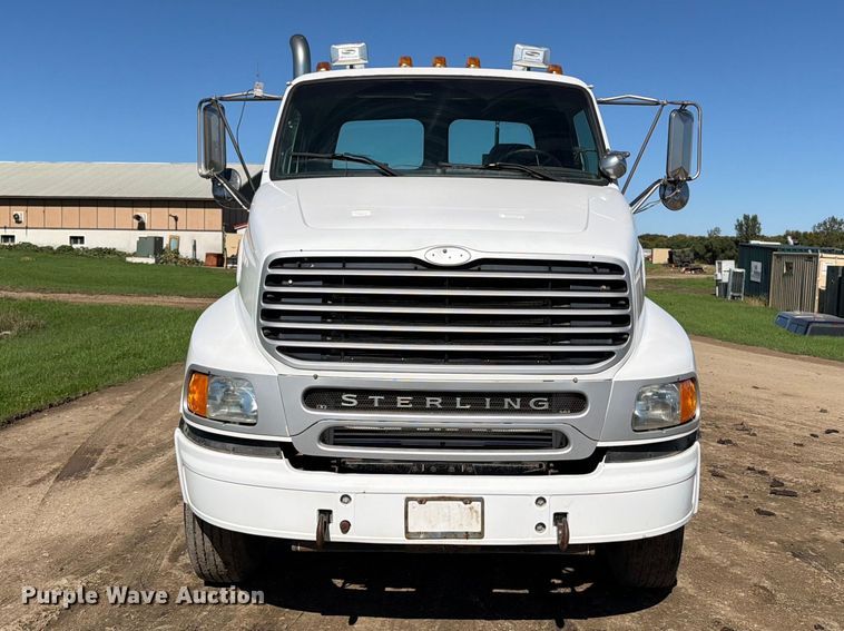 image for item FT7546 2002 Sterling A9500 semi truck