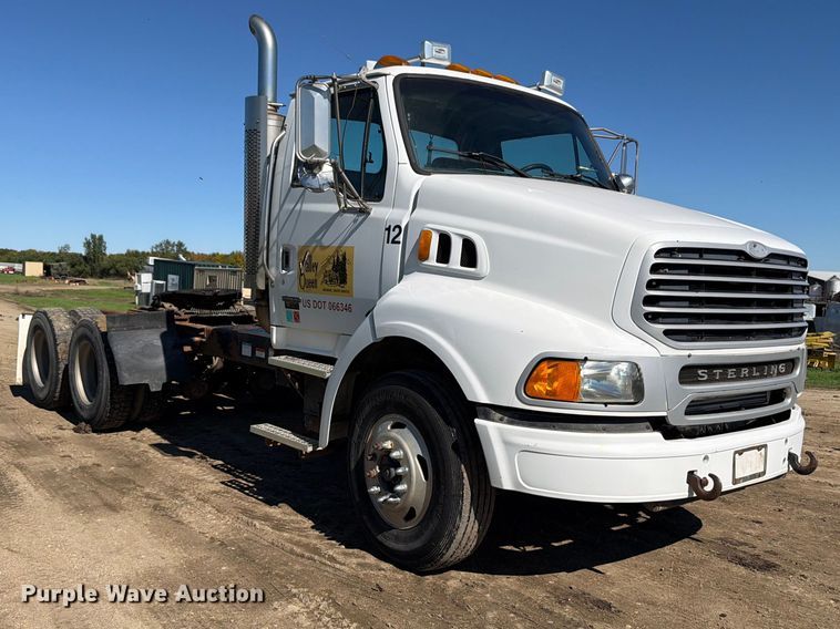 image for item FT7546 2002 Sterling A9500 semi truck