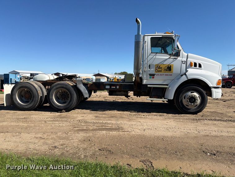 image for item FT7546 2002 Sterling A9500 semi truck