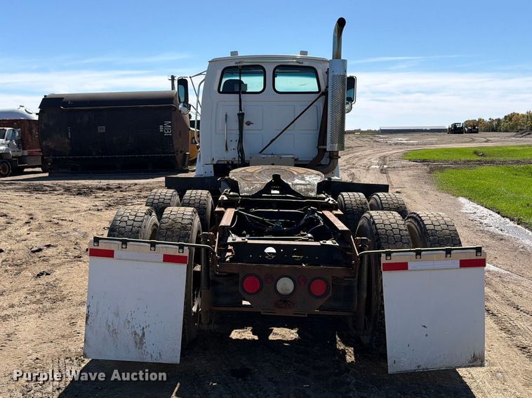 image for item FT7546 2002 Sterling A9500 semi truck
