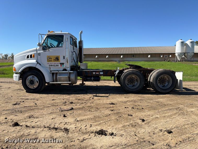 image for item FT7546 2002 Sterling A9500 semi truck