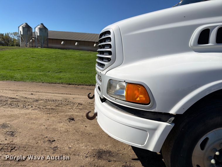 image for item FT7546 2002 Sterling A9500 semi truck