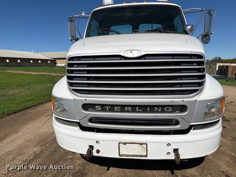 image for item FT7546 2002 Sterling A9500 semi truck