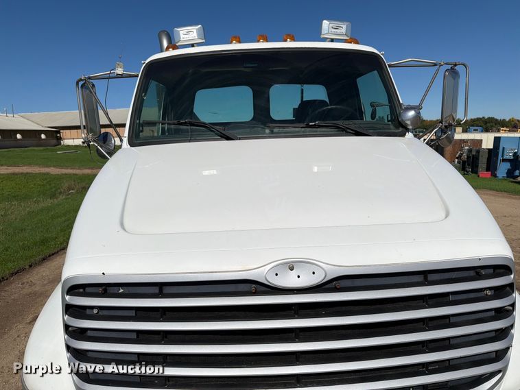 image for item FT7546 2002 Sterling A9500 semi truck