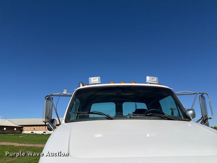 image for item FT7546 2002 Sterling A9500 semi truck