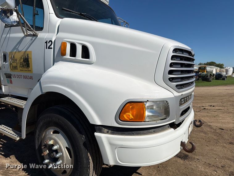 image for item FT7546 2002 Sterling A9500 semi truck