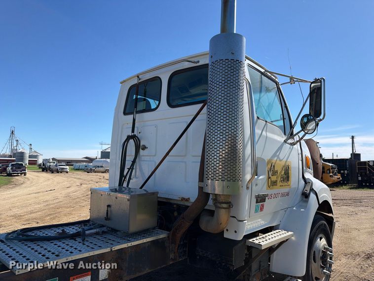 image for item FT7546 2002 Sterling A9500 semi truck