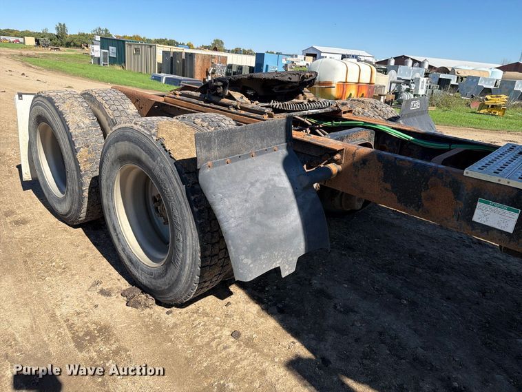 image for item FT7546 2002 Sterling A9500 semi truck