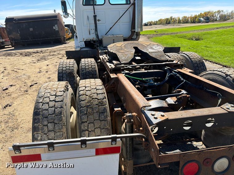 image for item FT7546 2002 Sterling A9500 semi truck