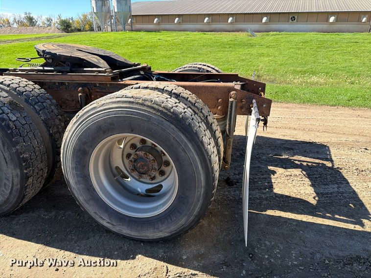image for item FT7546 2002 Sterling A9500 semi truck
