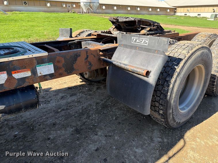 image for item FT7546 2002 Sterling A9500 semi truck