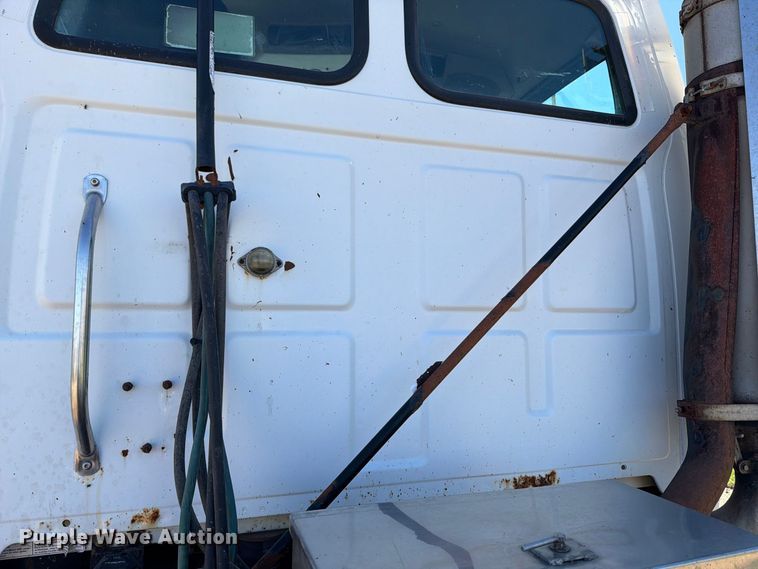 image for item FT7546 2002 Sterling A9500 semi truck