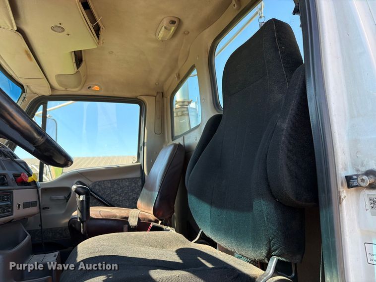 image for item FT7546 2002 Sterling A9500 semi truck