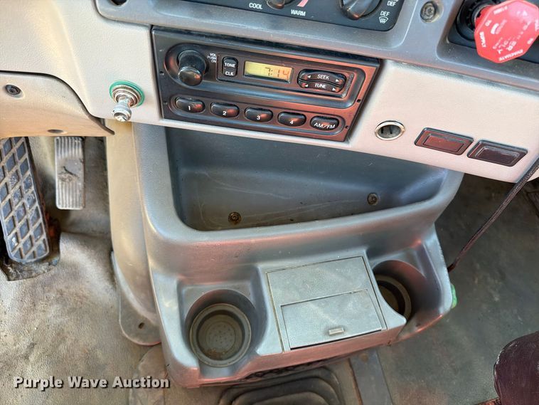 image for item FT7546 2002 Sterling A9500 semi truck