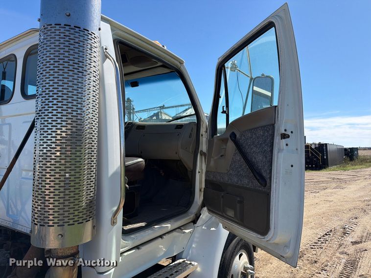 image for item FT7546 2002 Sterling A9500 semi truck
