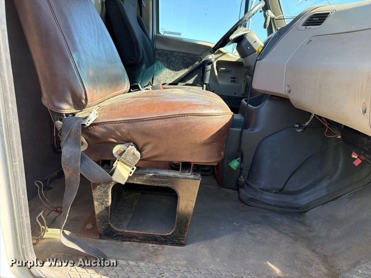 image for item FT7546 2002 Sterling A9500 semi truck