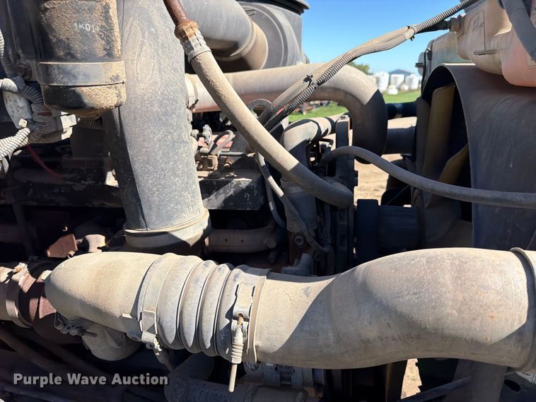 image for item FT7546 2002 Sterling A9500 semi truck