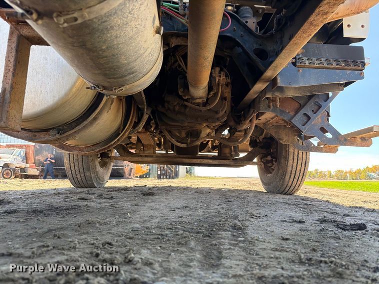 image for item FT7546 2002 Sterling A9500 semi truck