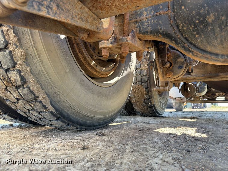 image for item FT7546 2002 Sterling A9500 semi truck