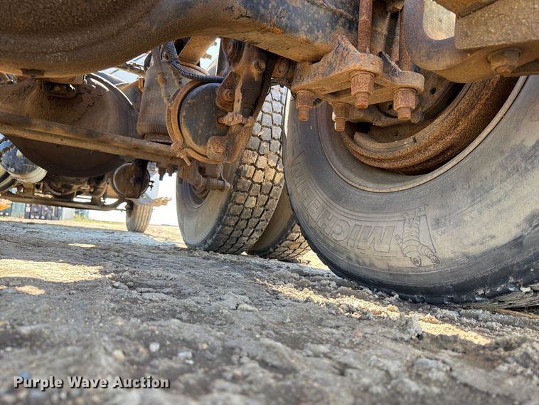 image for item FT7546 2002 Sterling A9500 semi truck