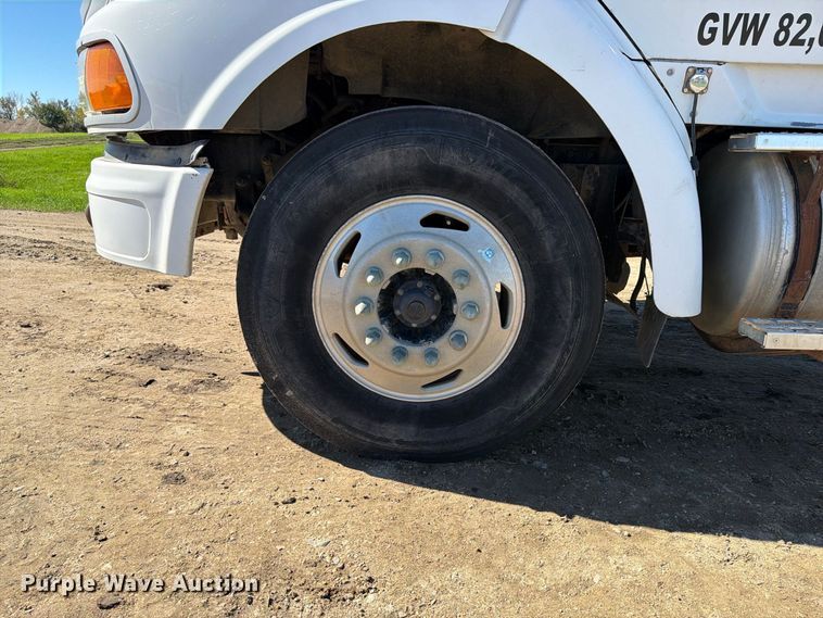 image for item FT7546 2002 Sterling A9500 semi truck