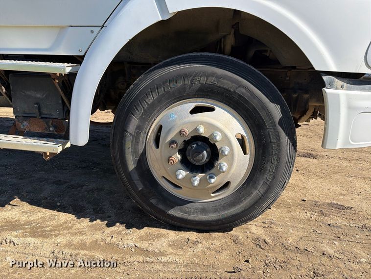 image for item FT7546 2002 Sterling A9500 semi truck