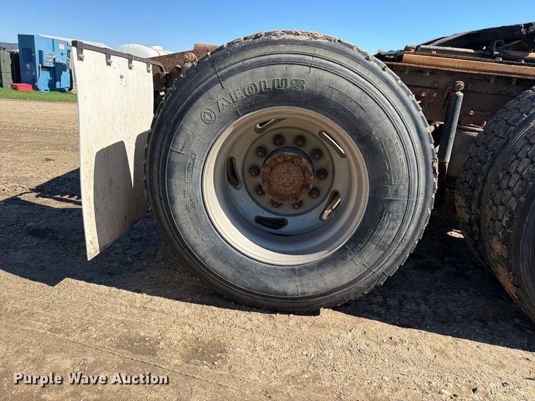 image for item FT7546 2002 Sterling A9500 semi truck