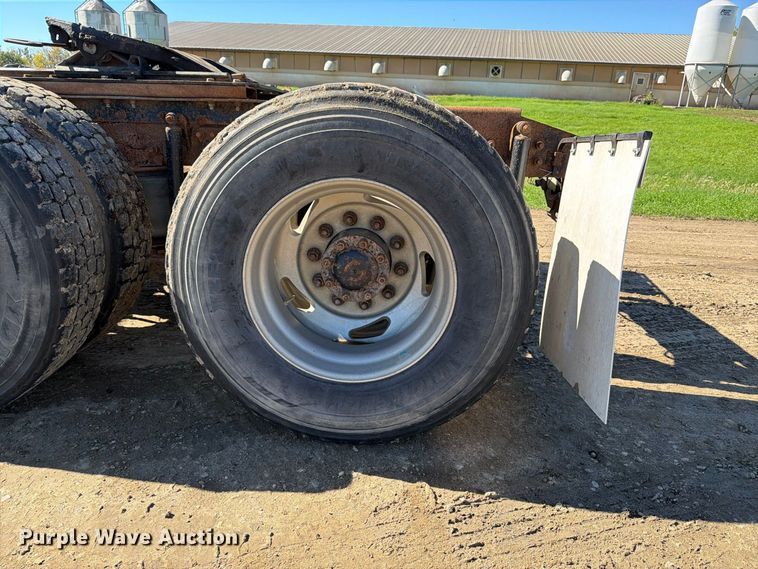 image for item FT7546 2002 Sterling A9500 semi truck