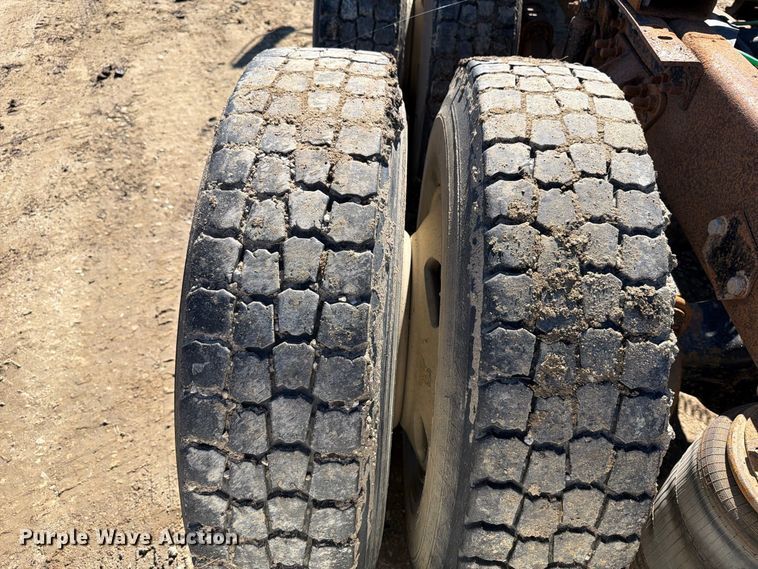 image for item FT7546 2002 Sterling A9500 semi truck