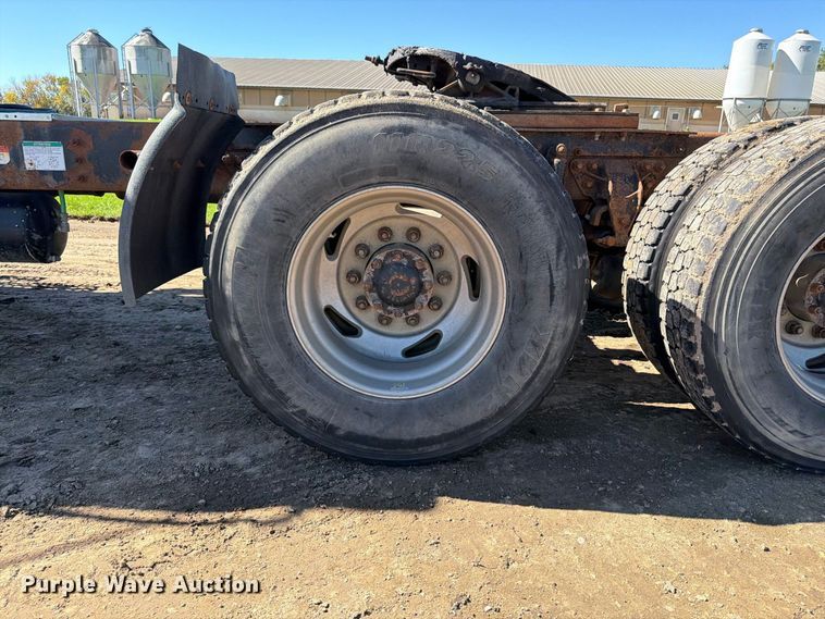 image for item FT7546 2002 Sterling A9500 semi truck