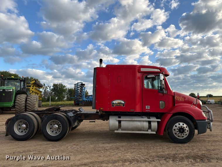 image for item FT8081 2006 Freightliner Columbia semi truck